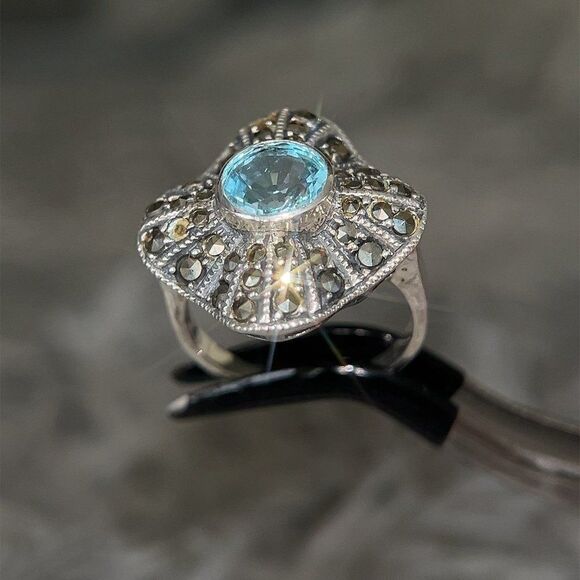 Stunning Sterling Silver Round Topaz / Marcasites Ring - Picture 5 of 10